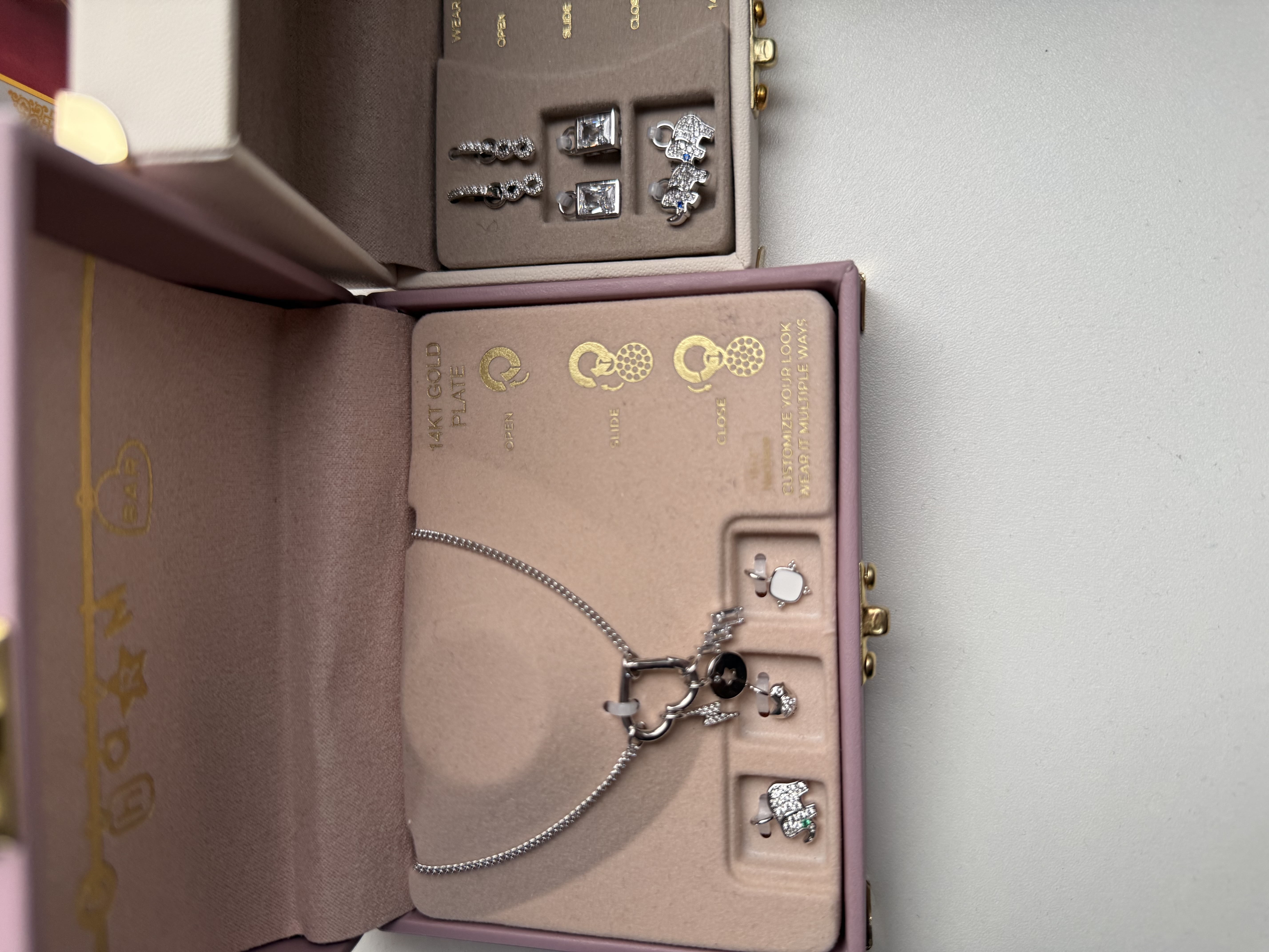 set oorbellen met ketting