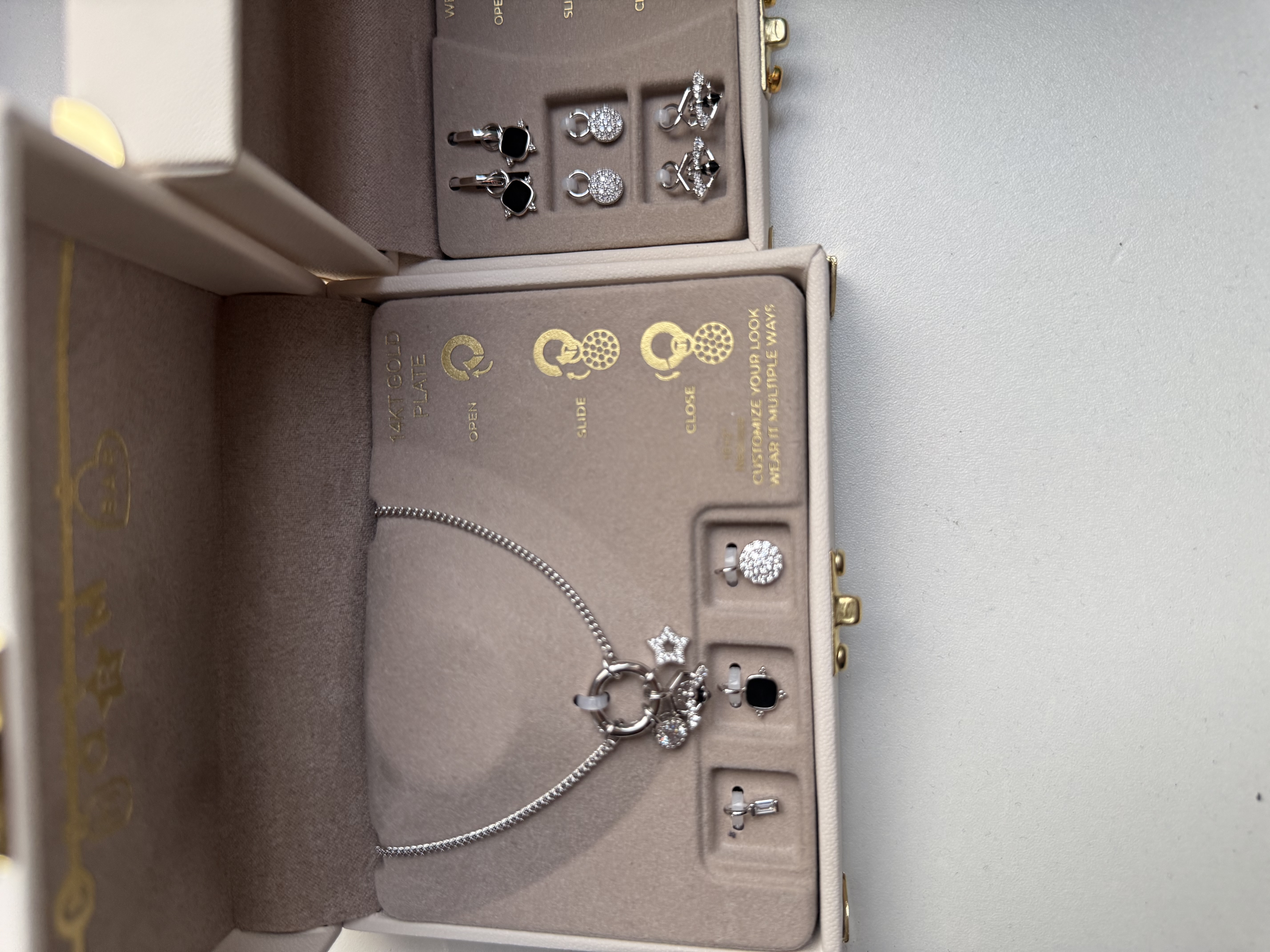 set oorbellen met ketting